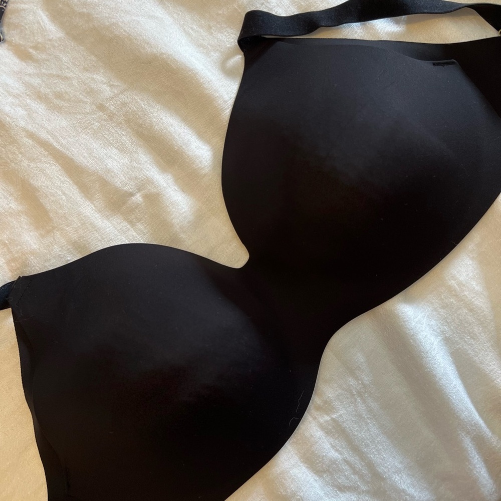 Knix Black Full Coverage Bra with Seamless Design. Plus size. Curvy. - Picture 2 of 8